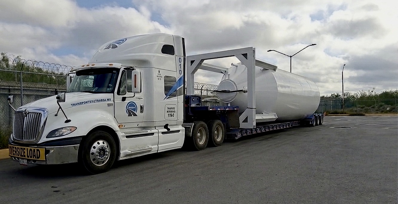 Transporte de carga sobredimensionada en lowboy