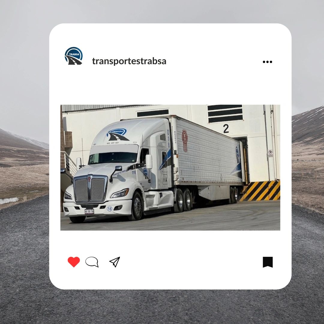 Kenworth blanco en andén